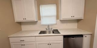 Newly Remodeled 2 Bedroom-1 Bath House Gallery 5