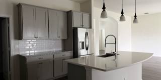Gorgeous 3-4 bedroom Home off Becker Gallery 29