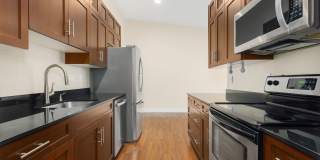 Welcoming Top Floor 1 Bedroom Condo - Gated Community with Parking Gallery 1
