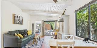 Fully Furnished 1 Bedroom Condo Gallery 5