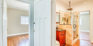 1701 ELM Street Gallery 39