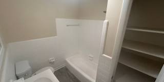 Beautiful 3 BED- 2BA with bonus room fenced in yard Gallery 9