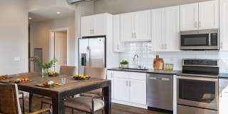 3833 N Broadway Gallery 32