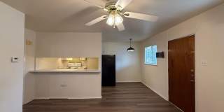 1/1 Triplex - End Unit /No Carpet / Vinyl Plank Flooring / Lots of Parking / CISD Gallery 5