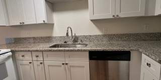 2 Bedroom Condo in Lake Oswego Gallery 12