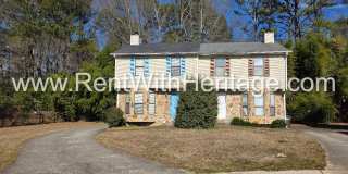 Amazing 3 bedroom, 2.5 bath townhome/ Great Roommate Floorplan / Great Location Gallery 1