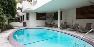 8400 De Longpre Avenue Gallery 40