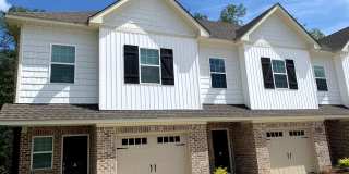3 Bed / 2.5 Bath Triplex with Garage - Available Fall 2027! 3 Bed / 2.5 Bath Triplex with Garage - Available Fall 2027! Gallery 1