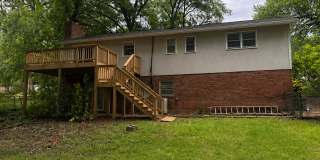 Spacious Living in a Great Location Gallery 16