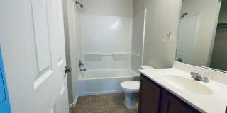 3 bed 2 bath 1400 sq ft home Gallery 19