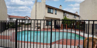 BEAUTIFUL 4 Bed 3 Bath unit Gallery 31