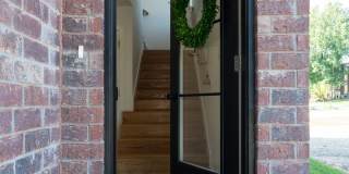 Modern 4 bedroom 3 bath near Razorback campus - 2nd story loft Gallery 5