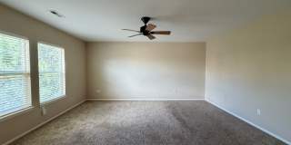 Bright Open-Concept Condo with 1-Car Garage in Prime Commuter Location Gallery 13