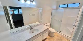 Spacious 2-Bedroom, 2-Bathroom Alamitos Beach Retreat Gallery 13