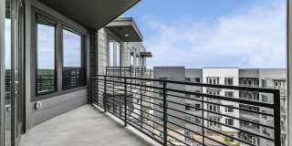 Crosstown Gallery 16