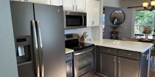 Beautiful Spanaway Home in Quiet Neighborhood Gallery 11