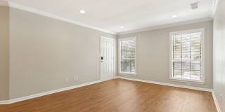 GROUND-FLOOR 2-BEDROOM ALAMO HEIGHTS CONDOMINIUM Gallery 3