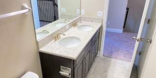 Amazing 5 bedrooms/4 full baths brand New SMART home in beautiful new Tampa community! Gallery 26