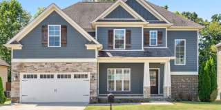 Four Bedroom with Bonus in Rossview! Gallery 1