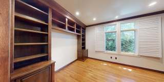 Spacious 4-bedroom 4.5 bath Home in a Gated Complex Gallery 16