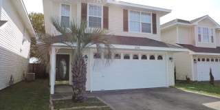 Centrally located with easy access to bases & shopping! Gallery 1