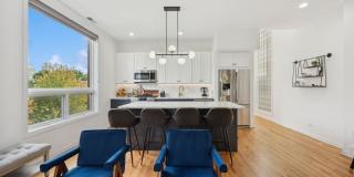 885 N Hermitage Avenue Gallery 7