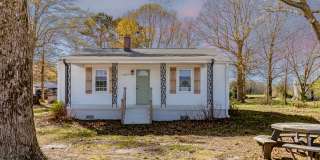 Cute 3 Bed/2 Bath Farmhouse! Gallery 1