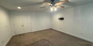 Spacious 5-Bedroom Riverview Home Gallery 27
