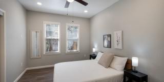 Prime Location! Beautifully Updated 3-Bedroom Duplex Near The Pearl & Downtown Gallery 11