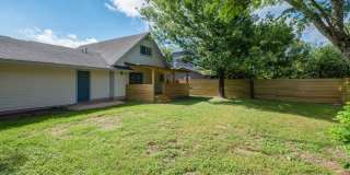 Modernized 3 Bedroom Home Near Mueller ~ Huge Backyard & Deck Gallery 39