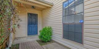 Precious 2/1 Townhome w/ Yard  Garage Available Now! Gallery 1