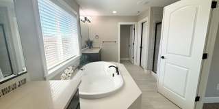 Beautiful 5 Bedroom with Den/Office and Large Bonus Room in Bethany Ridge!!! Gallery 19