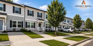 BEAUTIFUL 3BD/2.5BTH Townhome - MALLARD CREEK -AVAILABLE OCTOBER 2026 Gallery 1