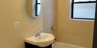 2803 West Lawrence Avenue Gallery 7