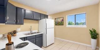 Beautiful 2BR/1BA Duplex in Independence! Gallery 1