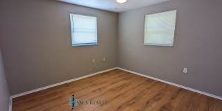 Must See 3/2/1 over 1000sf with tile/laminate floors, fresh paint, fenced yard and large living room!! Must See 3/2/1 over 1000sf with tile/laminate floors, fresh paint, fenced yard and large living room!! Gallery 13