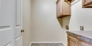 Lone Oak Ridge + Gated Community + 4 beds/2.5 Baths + Storm Shelter + Deer Creek Schools Gallery 24