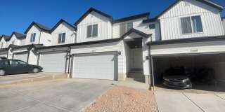 Modern 4 Bedroom Townhome in Cedar City. Pet Friendly! Gallery 3