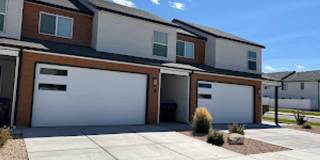 Looks Almost Brand New Townhome! Gallery 1