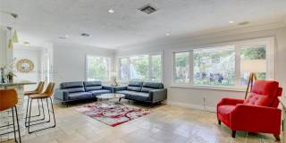 309 Oak St Gallery 23