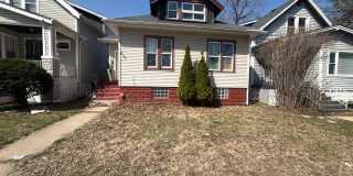 Available Now - Single Family House 4 Bedroom 2 Bath located in Roseland Available Now - Single Family House 4 Bedroom 2 Bath located in Roseland Gallery 1