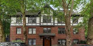 Charming North Capitol Hill Vintage Condo – Modern Comforts & Ideal Location Gallery 1