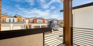 Luxury 3/2.5 Townhome Gallery 28