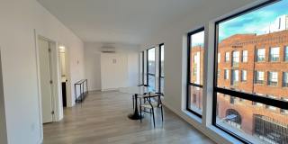 733 W Pratt Gallery 18