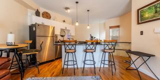 1060 N Hermitage Avenue Gallery 3