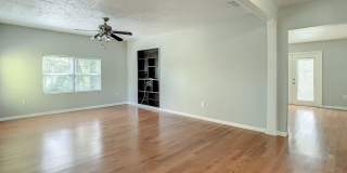 Charming Three bedroom one bath with huge backyard Gallery 13