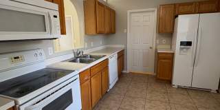 Charming and spacious 3-Bedroom Home with Screened Patio in Ashington Park! Gallery 9