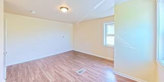 4-Bed Farmhouse Minutes from UVM Campus (30 Chase St) Gallery 5