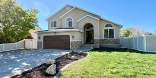 Spacious Living + RV Parking! 3-Bedroom Home with Yard & Garage Gallery 1