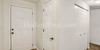 Beautiful 2-Bedroom Condo with a Garage! Gallery 5